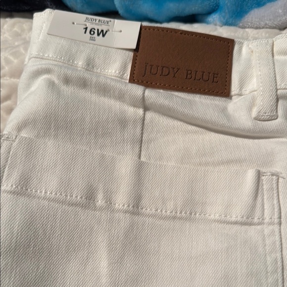 Judy Blue White high waist  big pocket cuffed jeans size 16w nwt - Picture 2 of 5